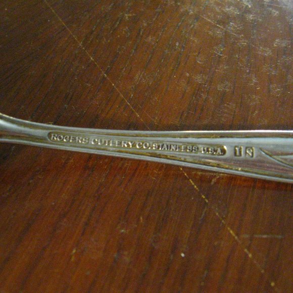 🥄 Rogers Cutlery Whispering Leaves Teaspoon - Picture 8 of 9